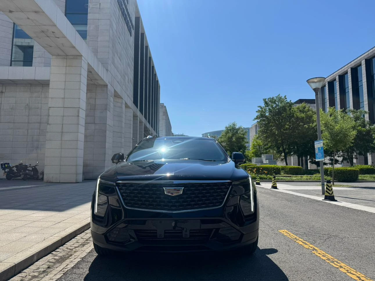 Cadillac XT4 28T 2WD Luxury - exterior