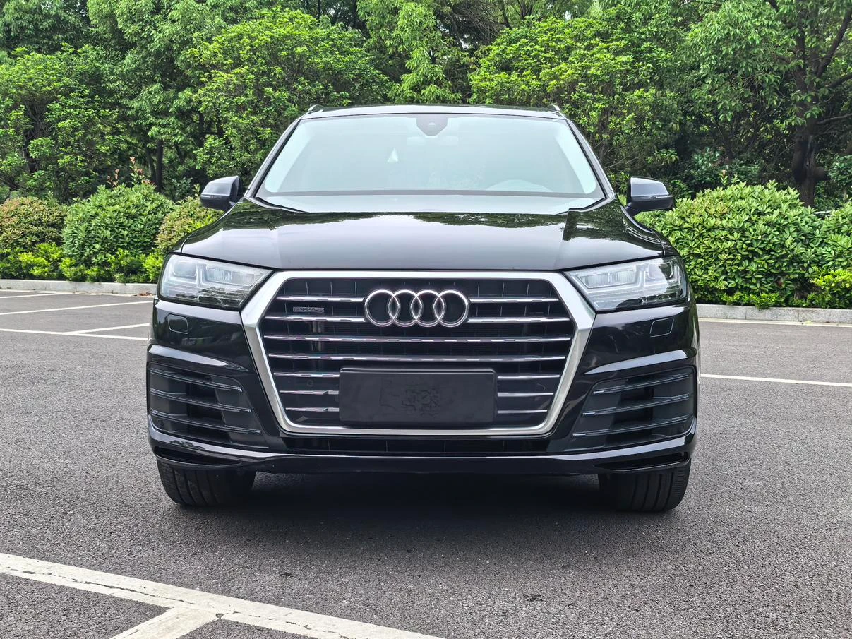 Audi Q7  40 TFSI  - exterior
