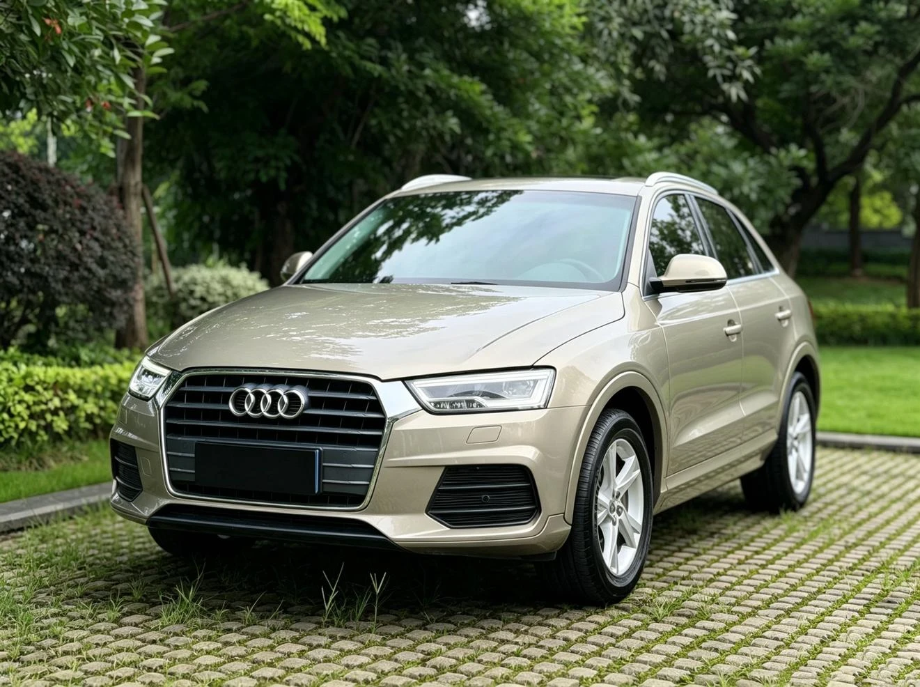 Audi Q3  30 TFSI