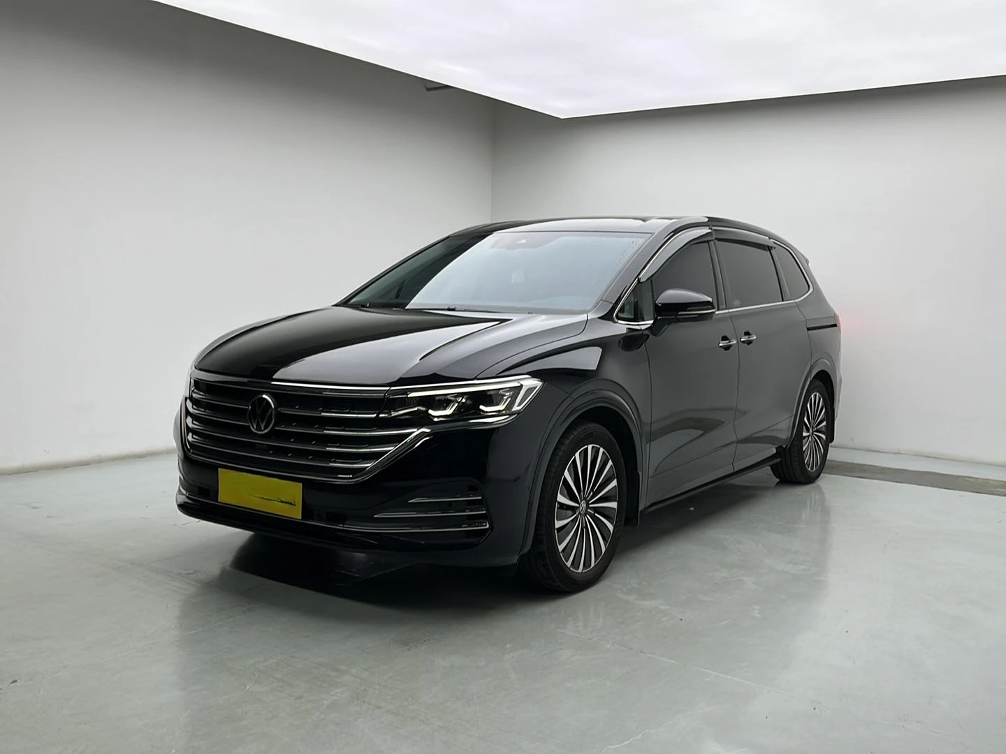 Volkswagen Viloran 380TSI Premium Edition