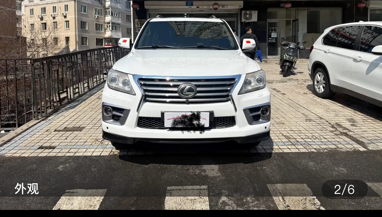 Lexus LX570 - exterior