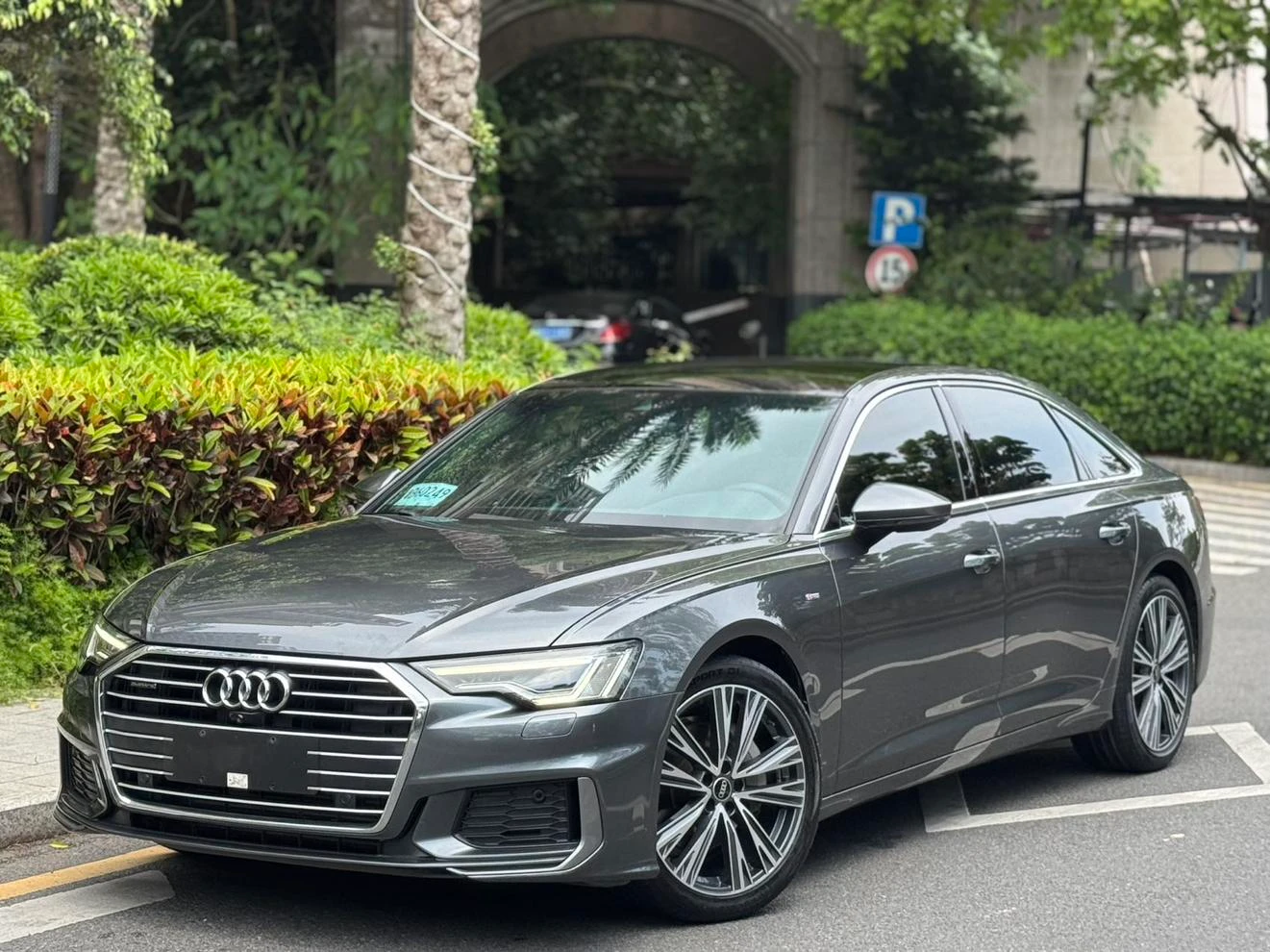 Audi A6L 45 TFSI (Selection Elegant Trim)