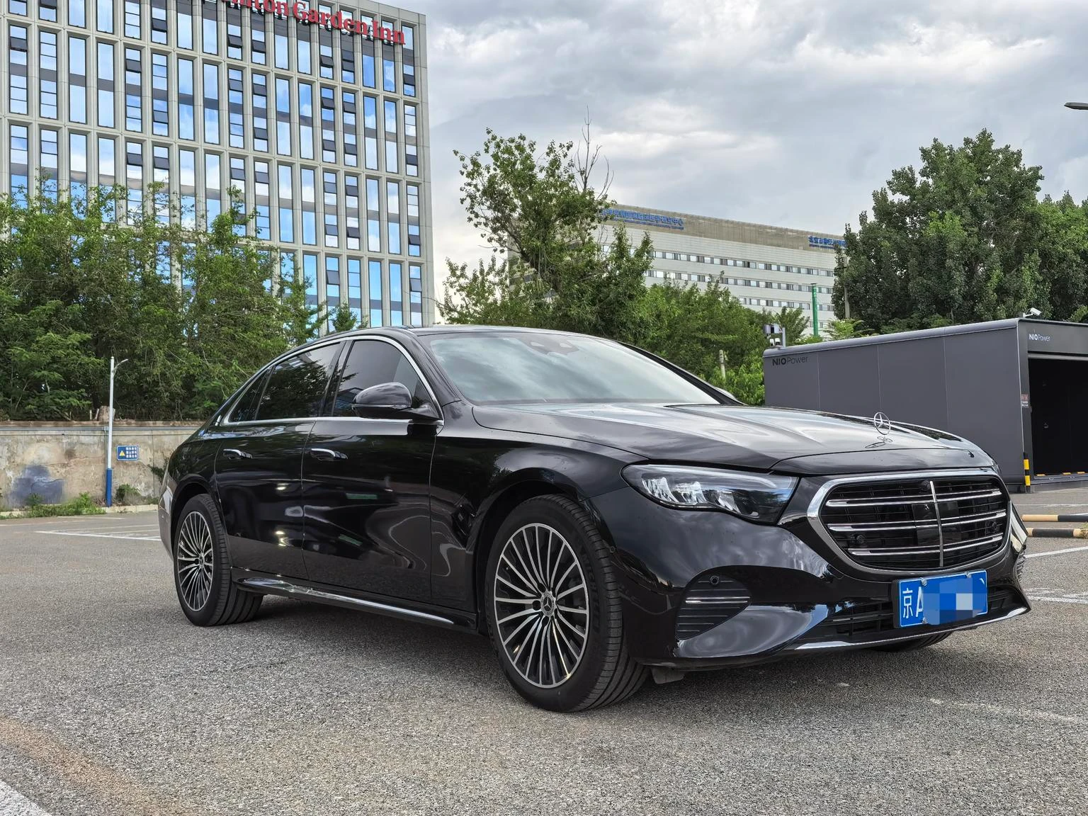Mercedes-Benz E-Class E300L Facelift