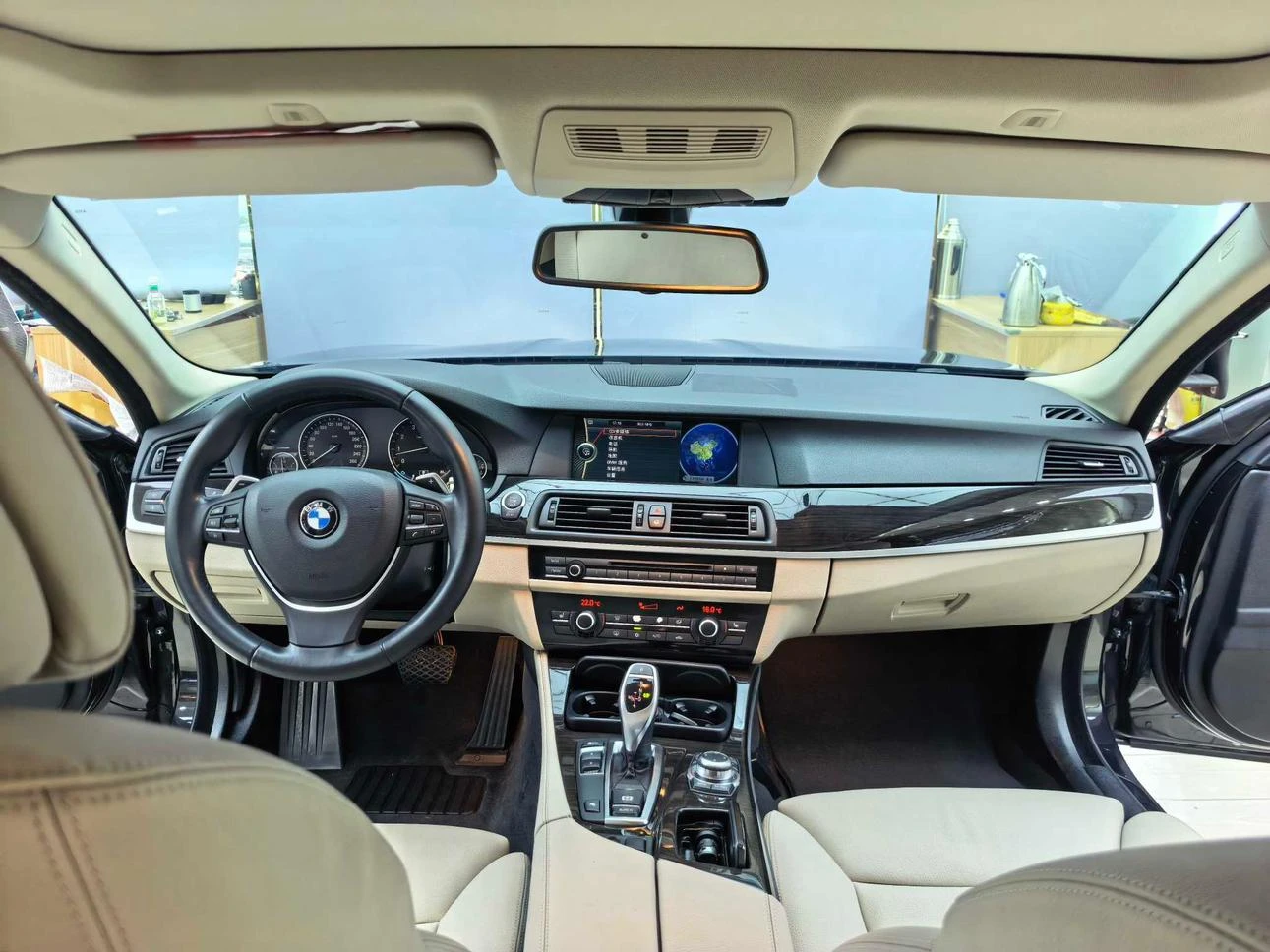 BMW 535Li  - interior