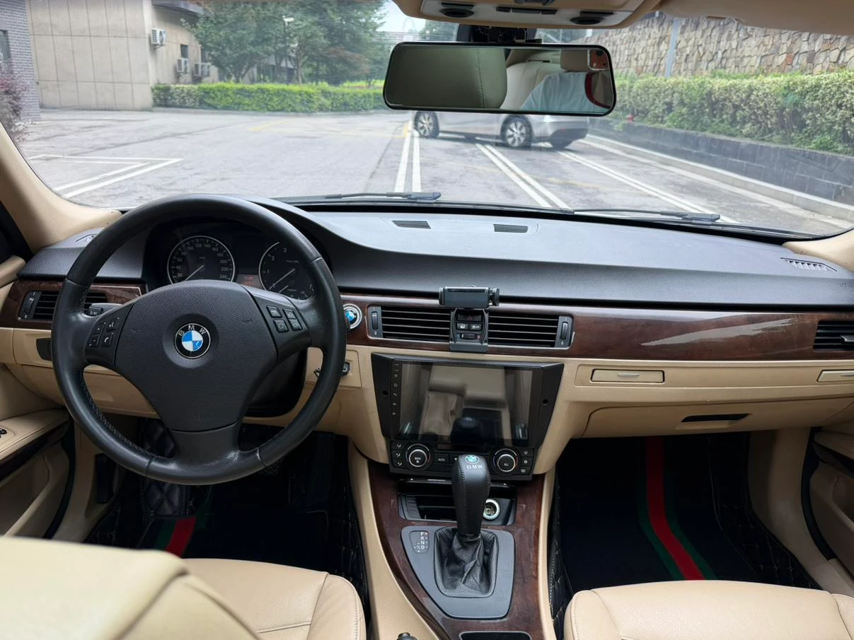 BMW 320i  - exterior