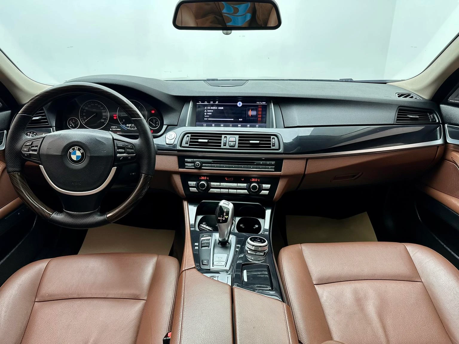 BMW 520Li  - interior