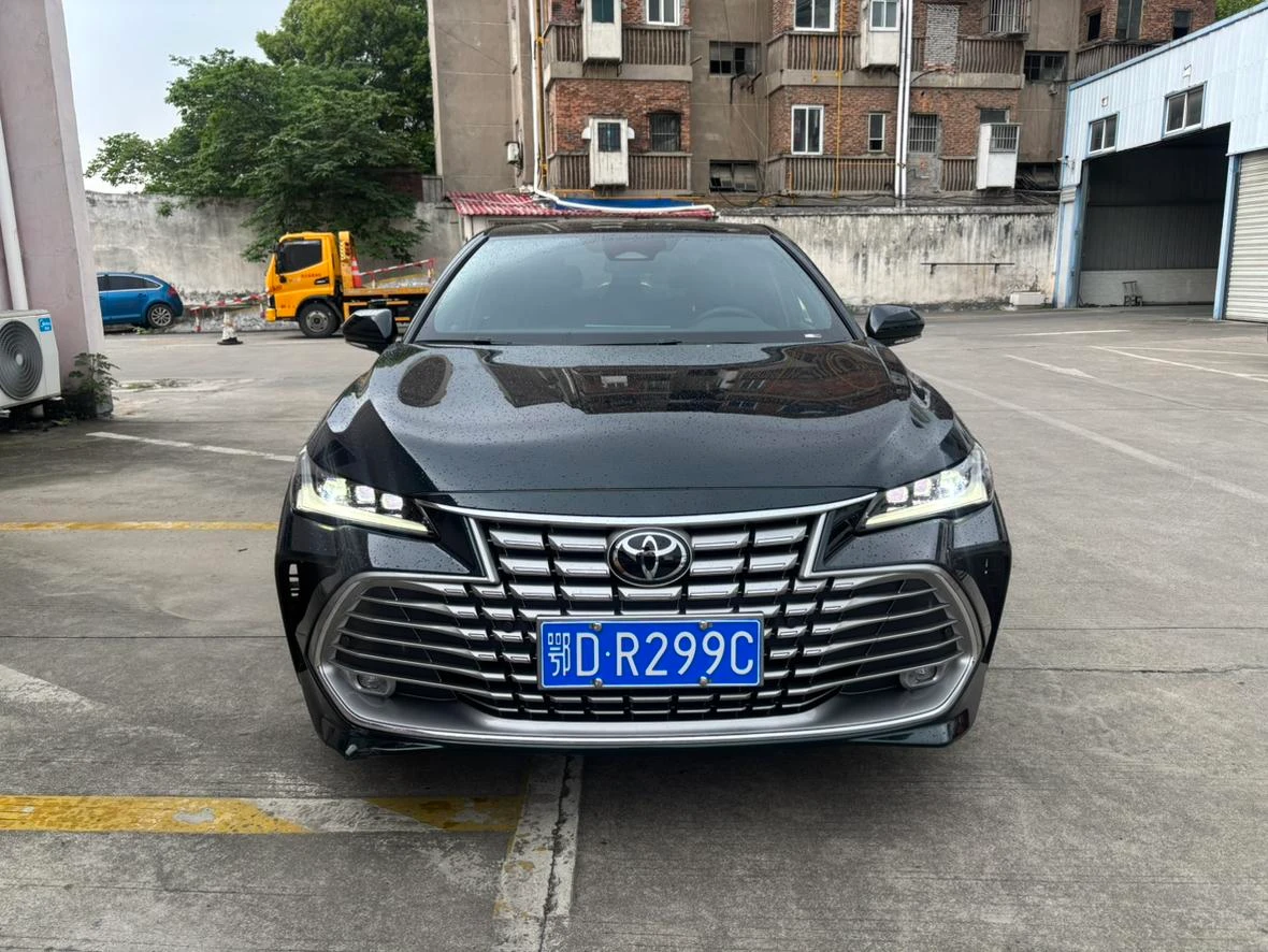 Toyota Avalon Hybrid 2.0L E-CVT Luxury Edition - exterior