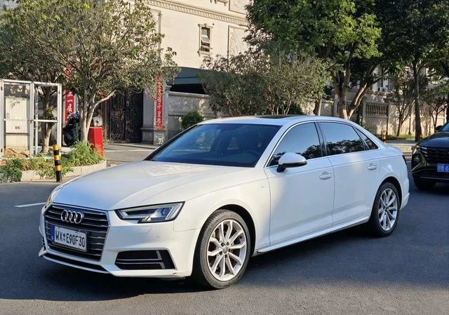 Audi A4L 40TFSI 