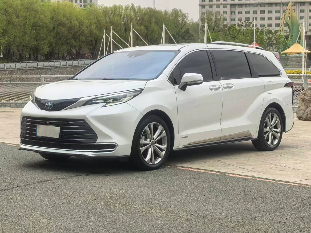 Toyota Sienna Hybrid 2.5L Premium Edition
