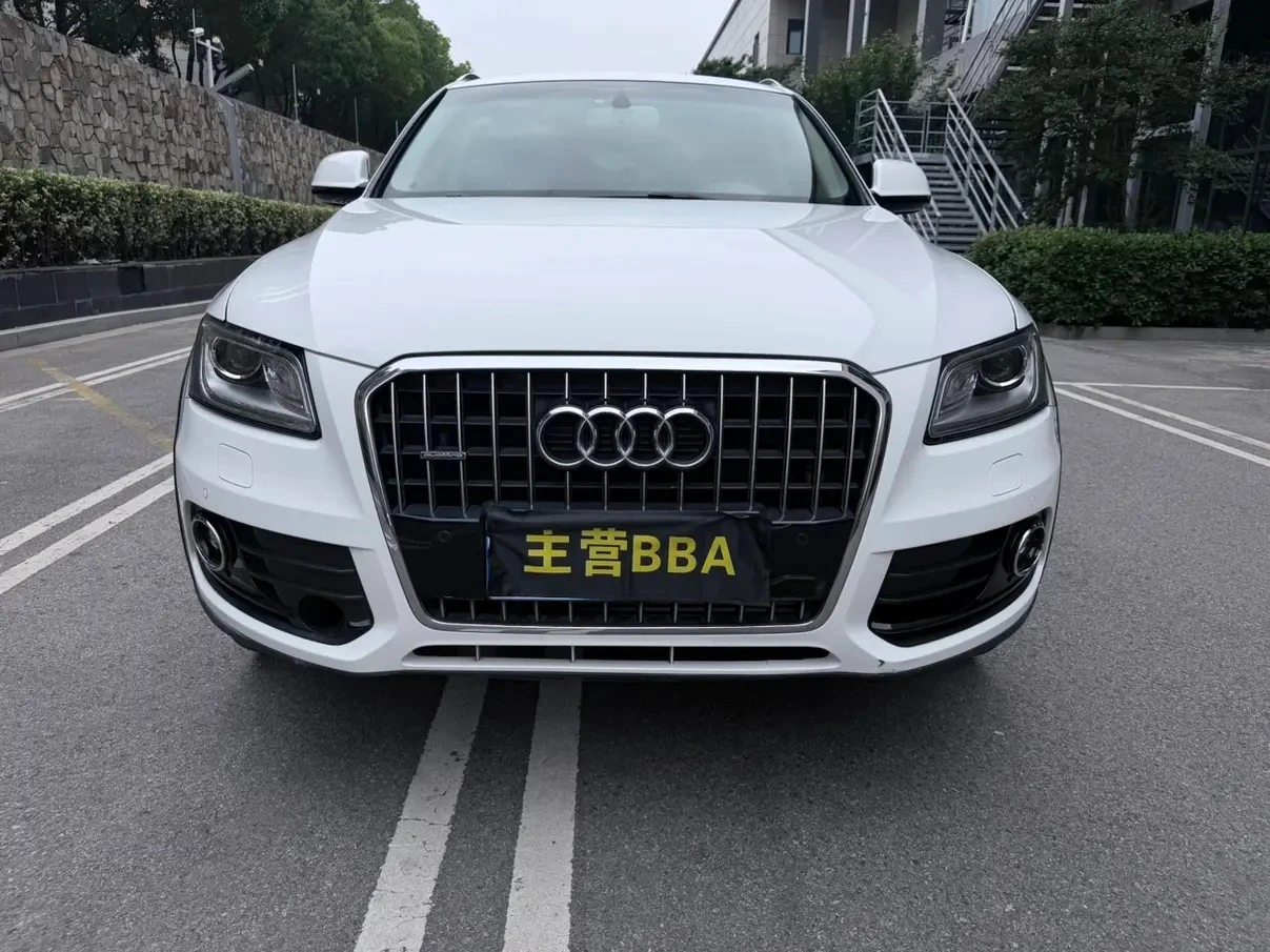 Audi Q5 40TFSI Comfort - exterior