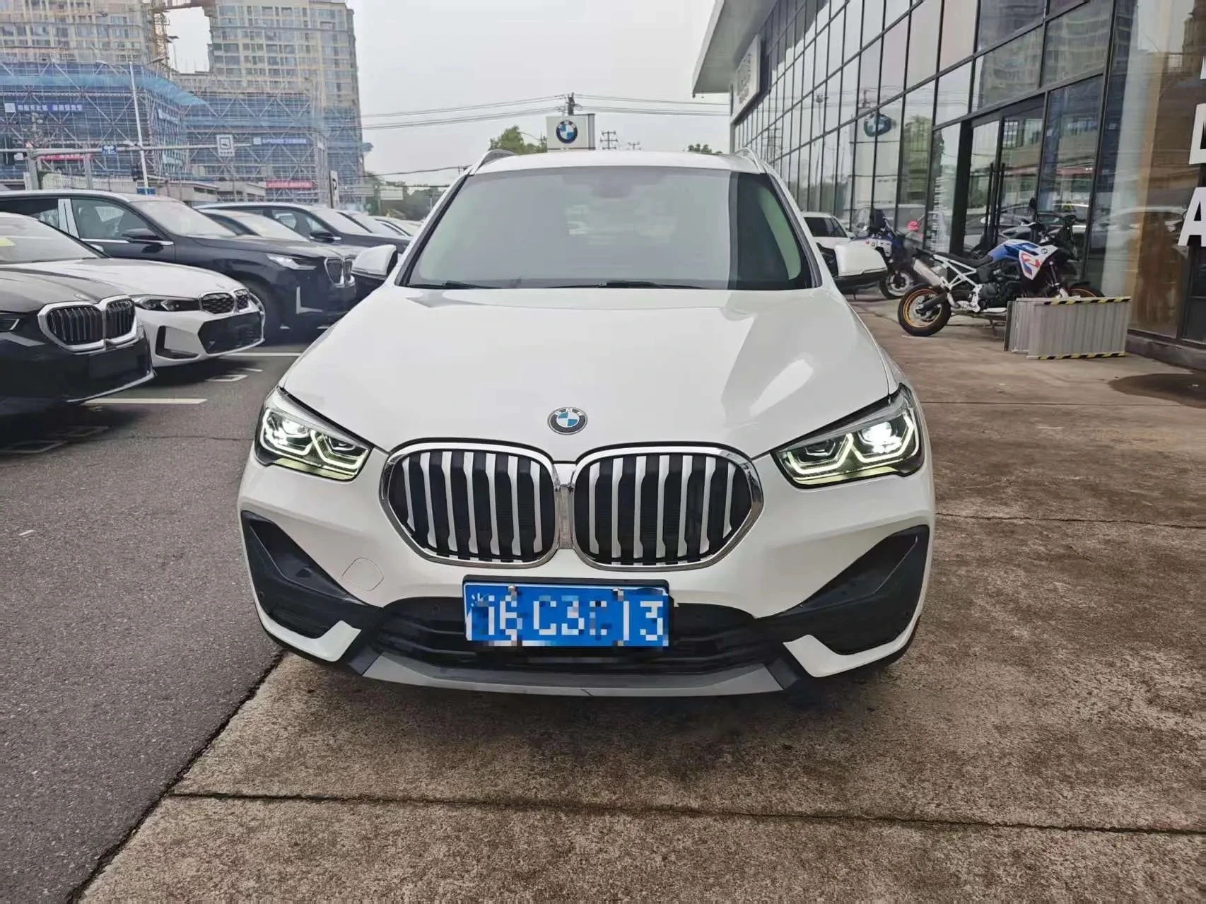 BMW X1 xDrive 25Li Leading - exterior