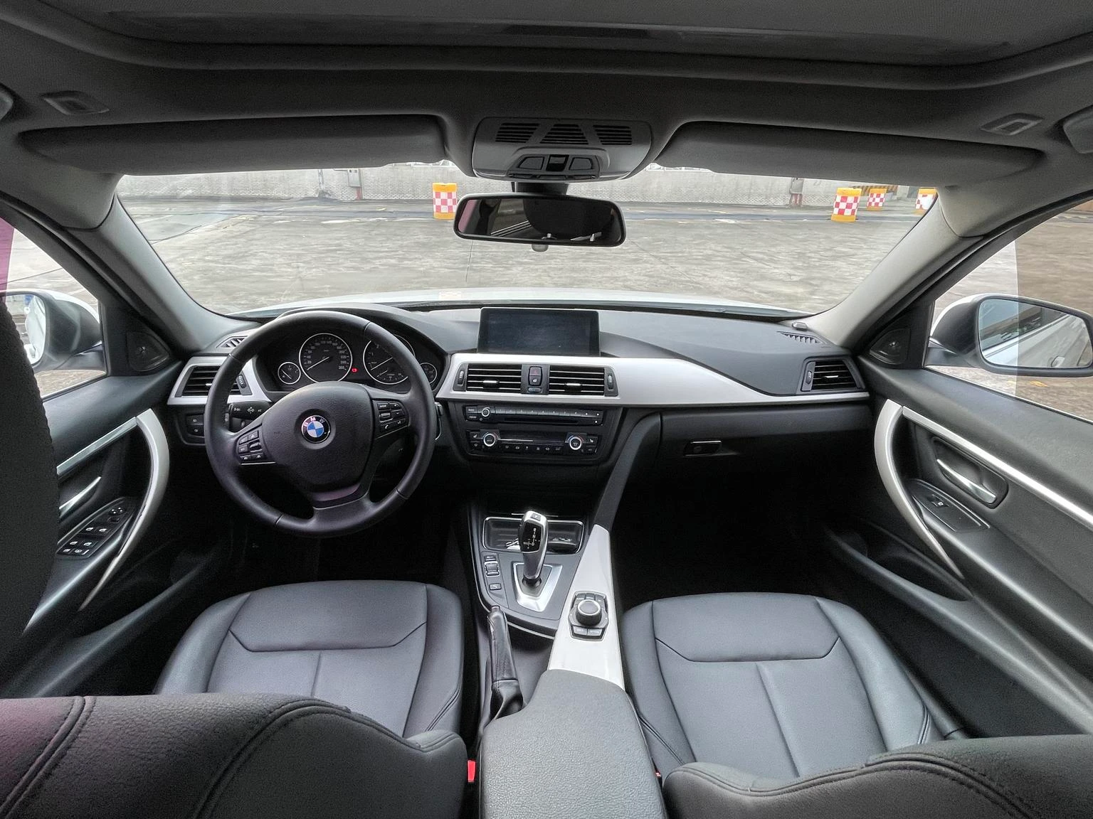 BMW 3 Series 320Li - interior