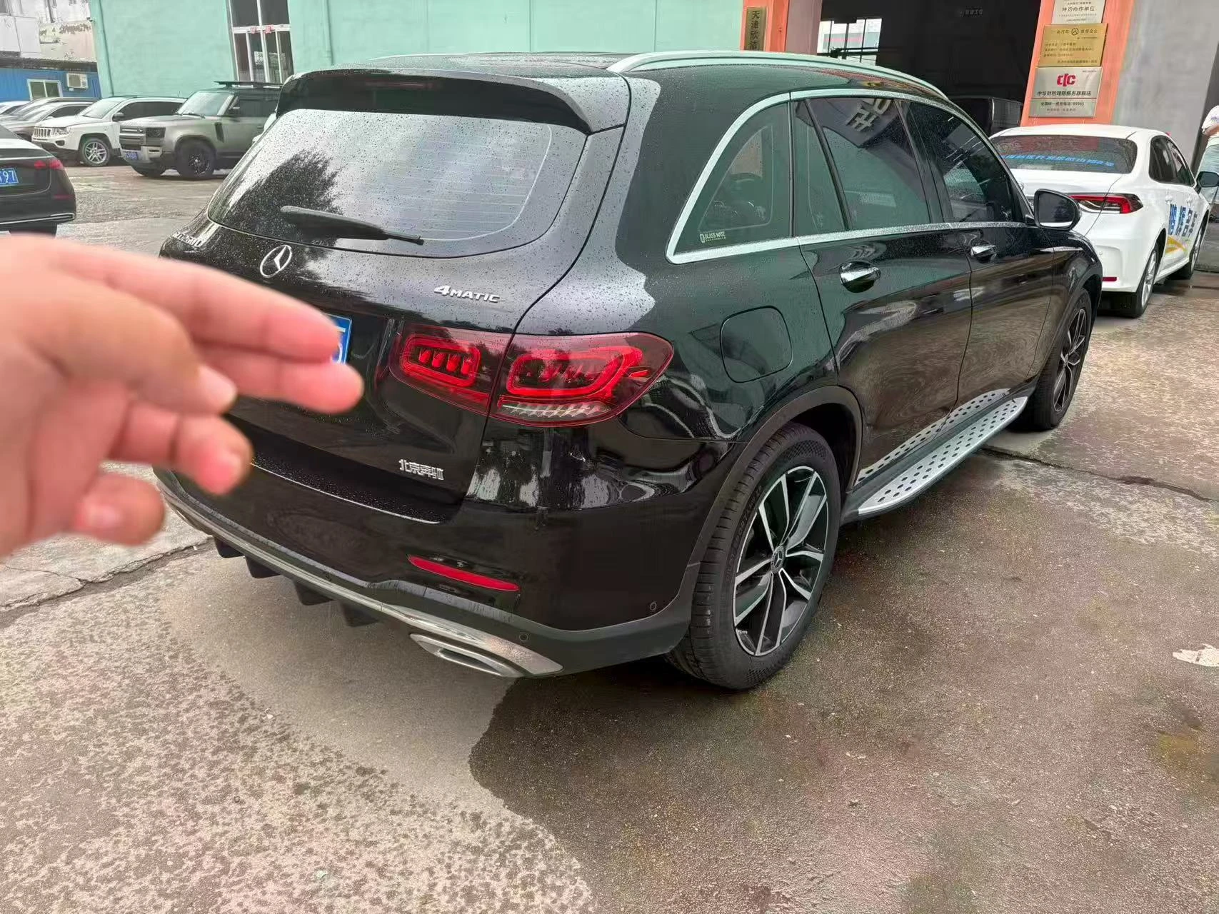 Mercedes-Benz GLC260  L   - exterior