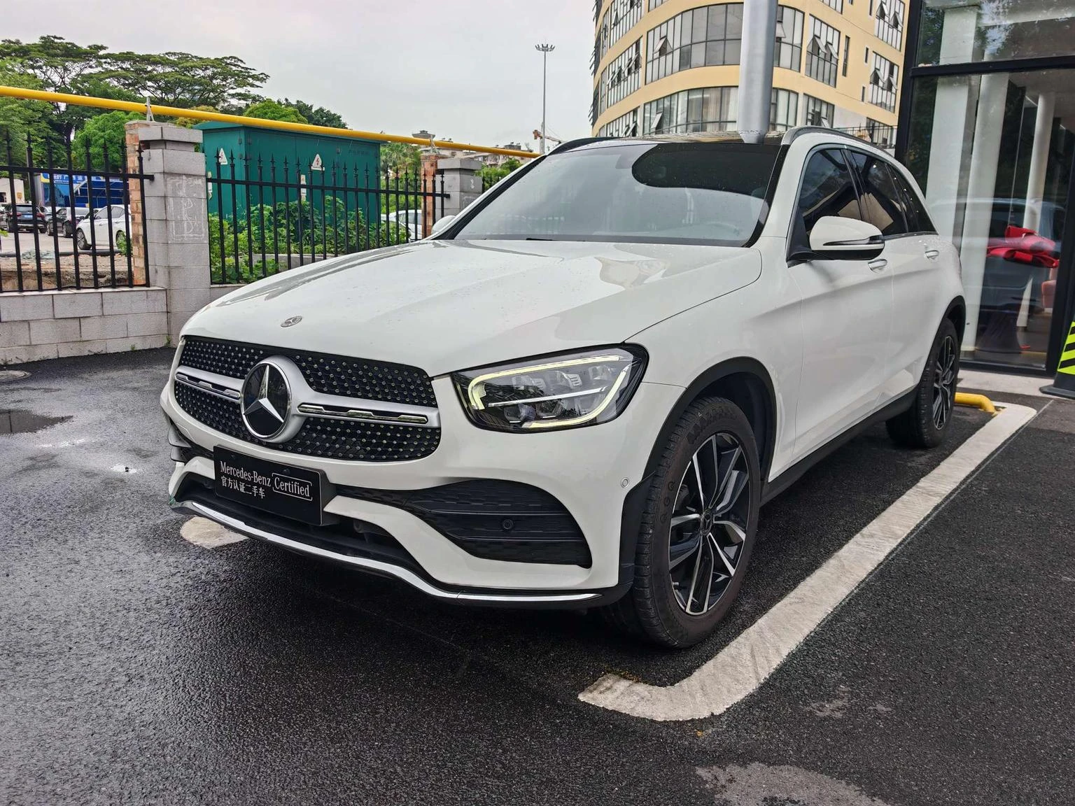 Mercedes-Benz GLC-Class GLC260 L 4MATIC Luxury - exterior