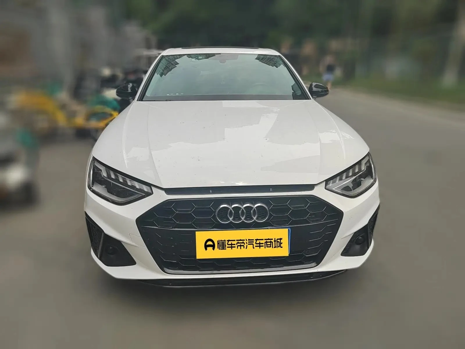 Audi A4L 40 TFSI Luxury Dynamic - exterior