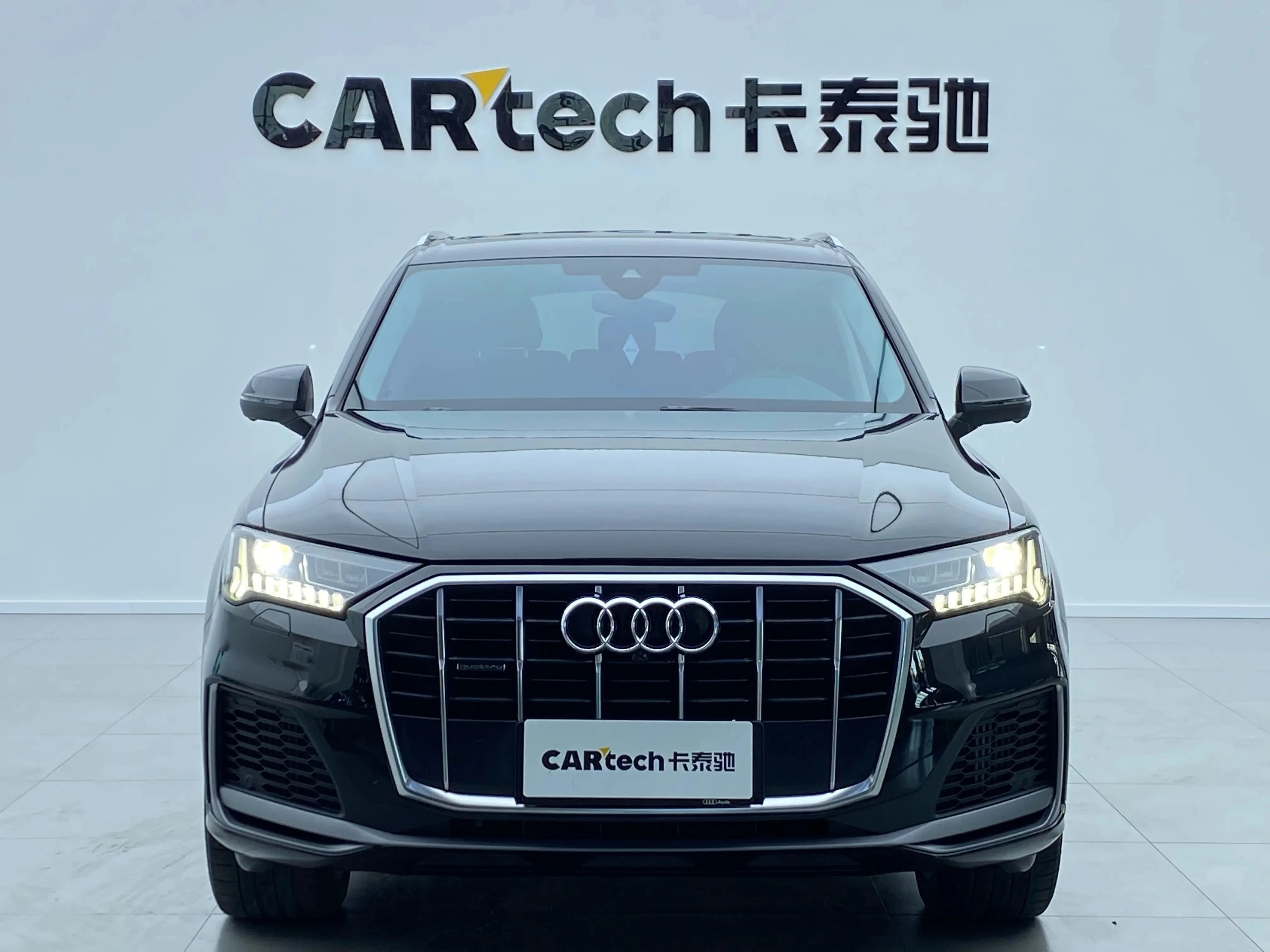 Audi Q7 55 TFSI Sport Trim - exterior