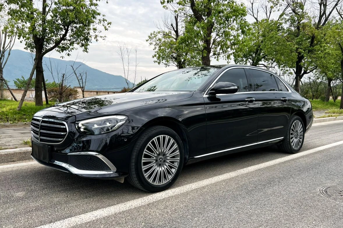 Mercedes-Benz E-Class  300 L Fashion Sedan