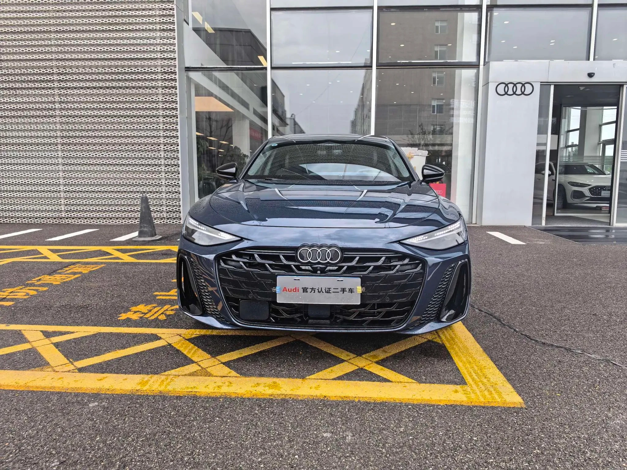Audi A6L 2.0T Premium Trim - exterior