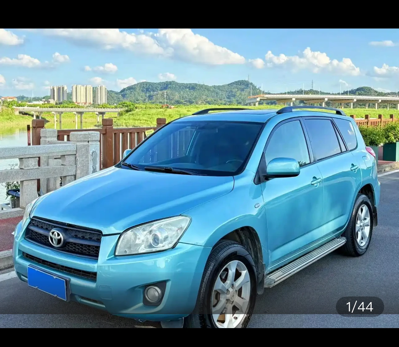 Toyota RAV4 2.0L Luxury - exterior