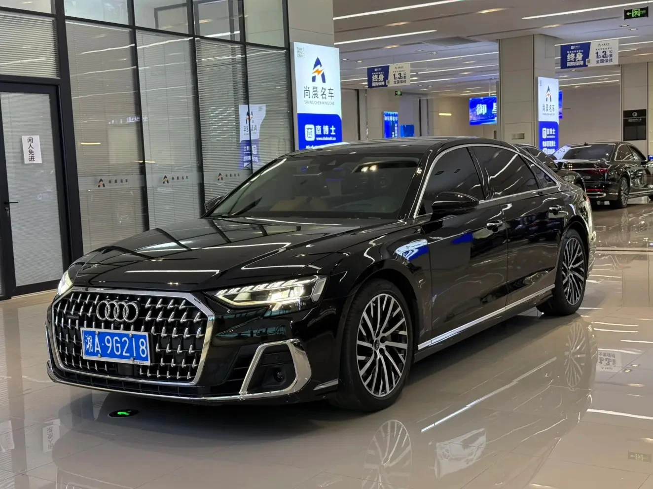 Audi A8L 55 TFSI Flagship Trim