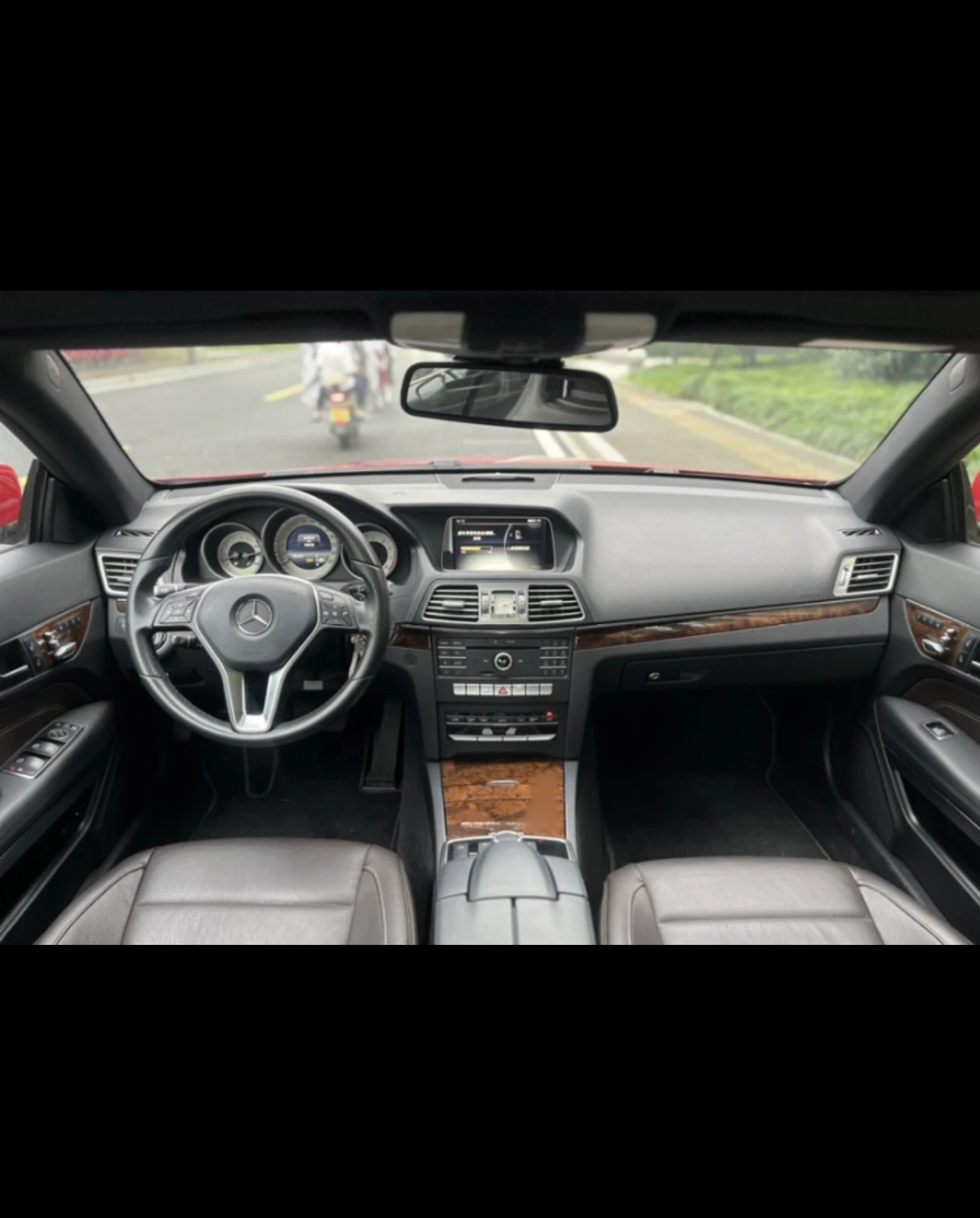 Mercedes-Benz E200 Coupe - interior