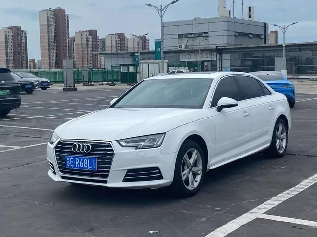 Audi A4L 40TFSI 