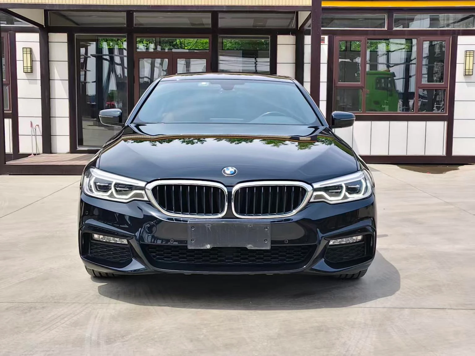 BMW 5 Series Facelift 530Li Luxury Line M Sport Package - exterior