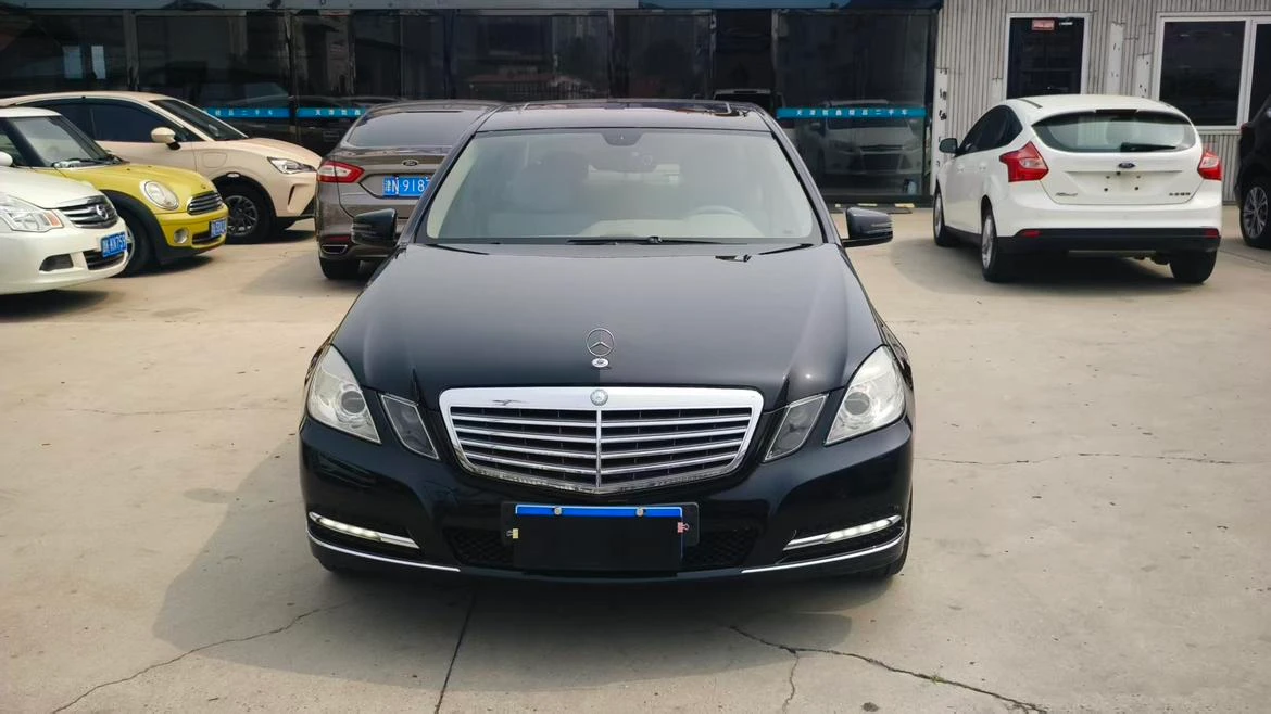 Mercedes-Benz E200 L  - exterior