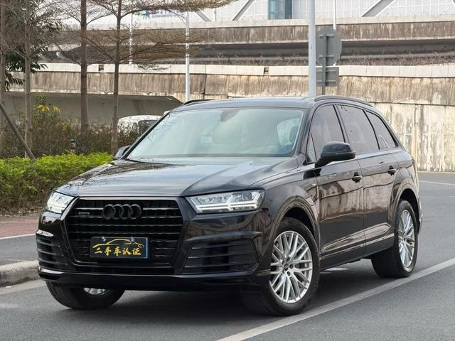 Audi Q7 55 TFSI S line Sport