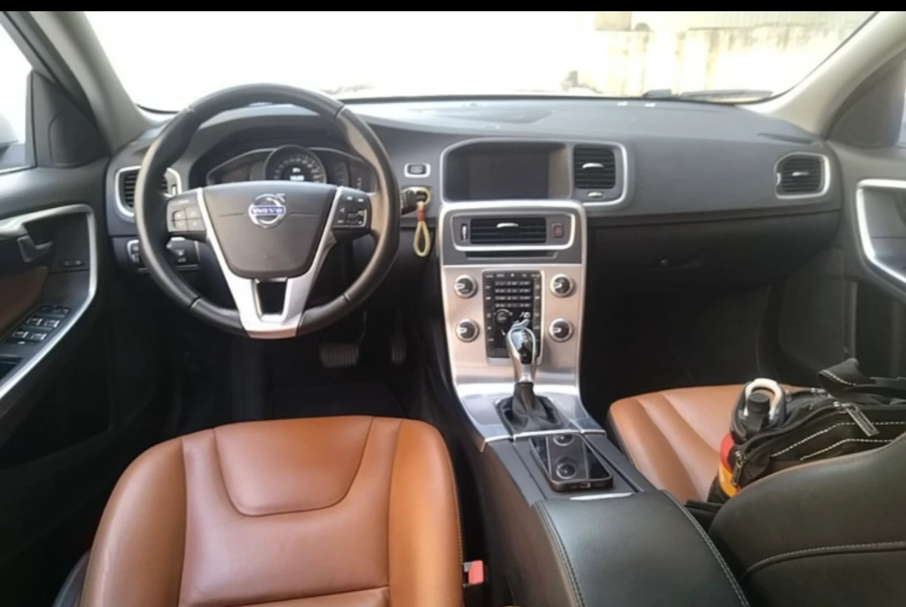 Volvo S60 T3 FWD - interior