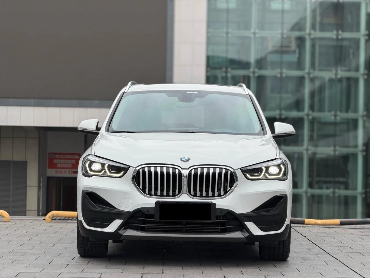 BMW X1 sDrive25Li Leading - exterior
