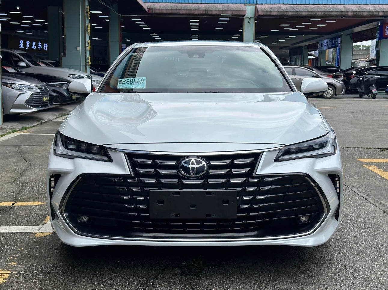 Toyota Avalon 2.0L CVT Luxury Edition - exterior