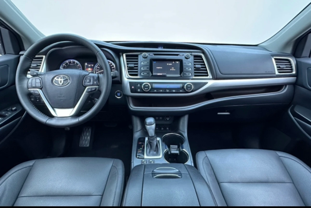Toyota Highlander AWD Luxury - interior