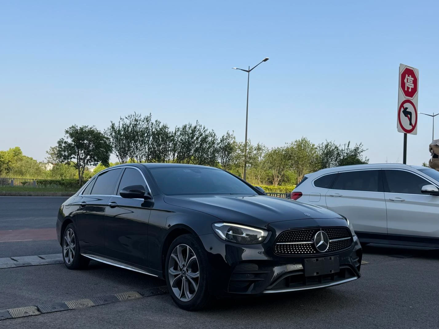 Mercedes-Benz E-Class  300 L Luxury Edition Sport Sedan