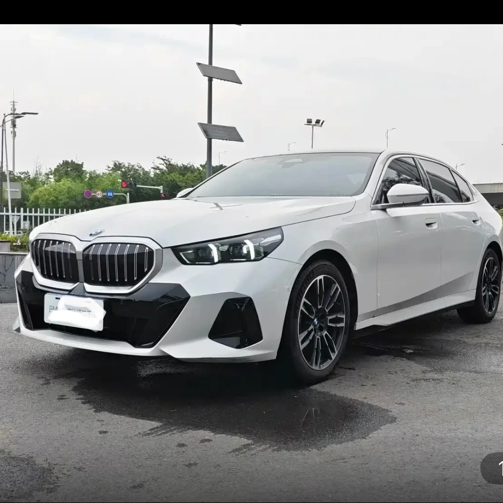 BMW 5 Series 530L Leading