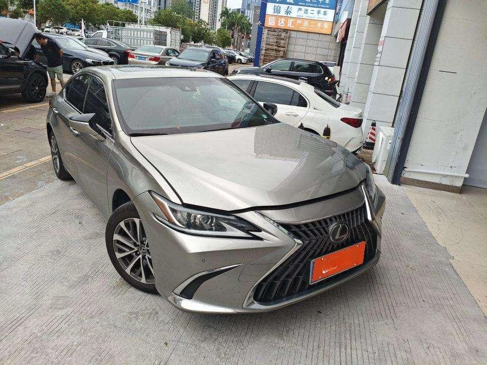 Lexus ES 200 Excellence Edition - exterior
