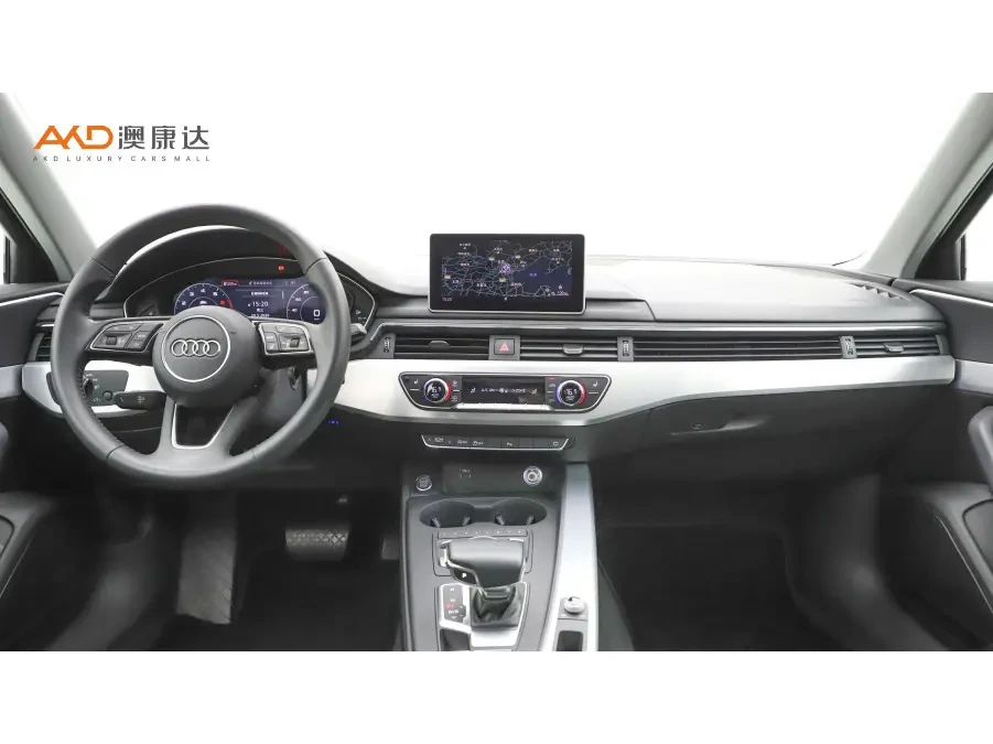 Audi A4L  40 TFSI  - interior