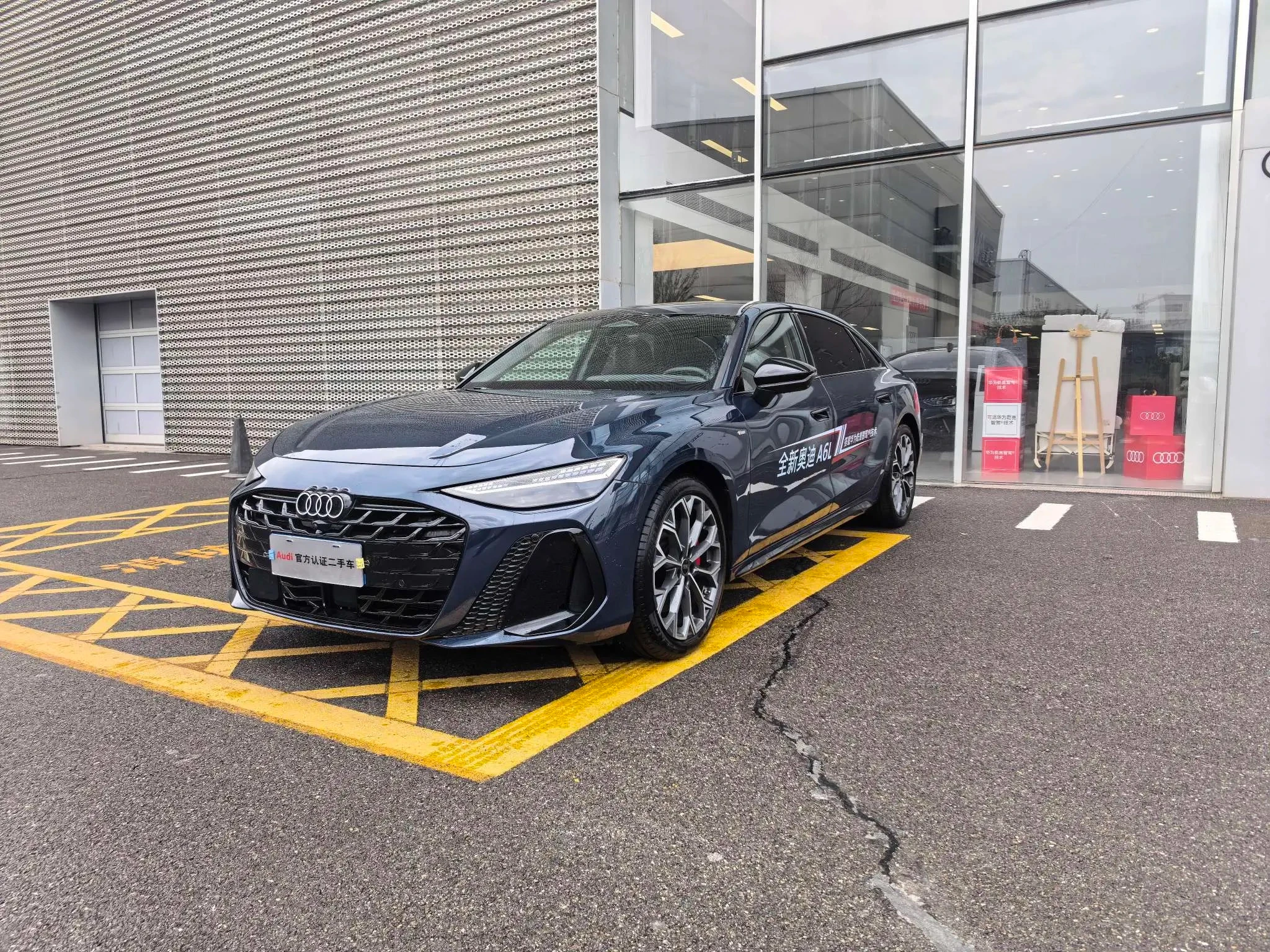 Audi A6L 2.0T Premium Trim