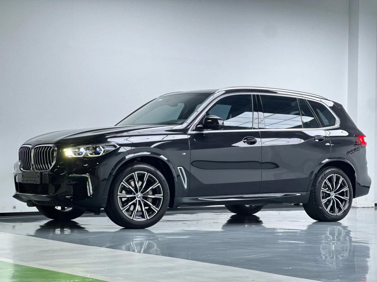BMW X5 xDrive 30Li Luxury M Sport Package