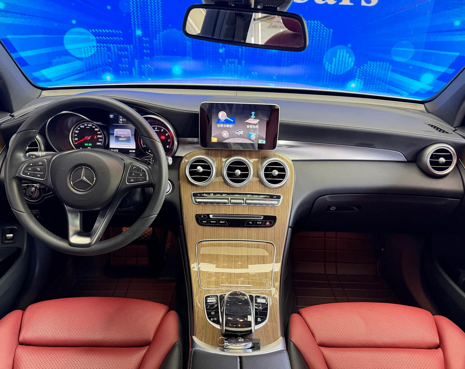 Mercedes-Benz GLC260 - interior