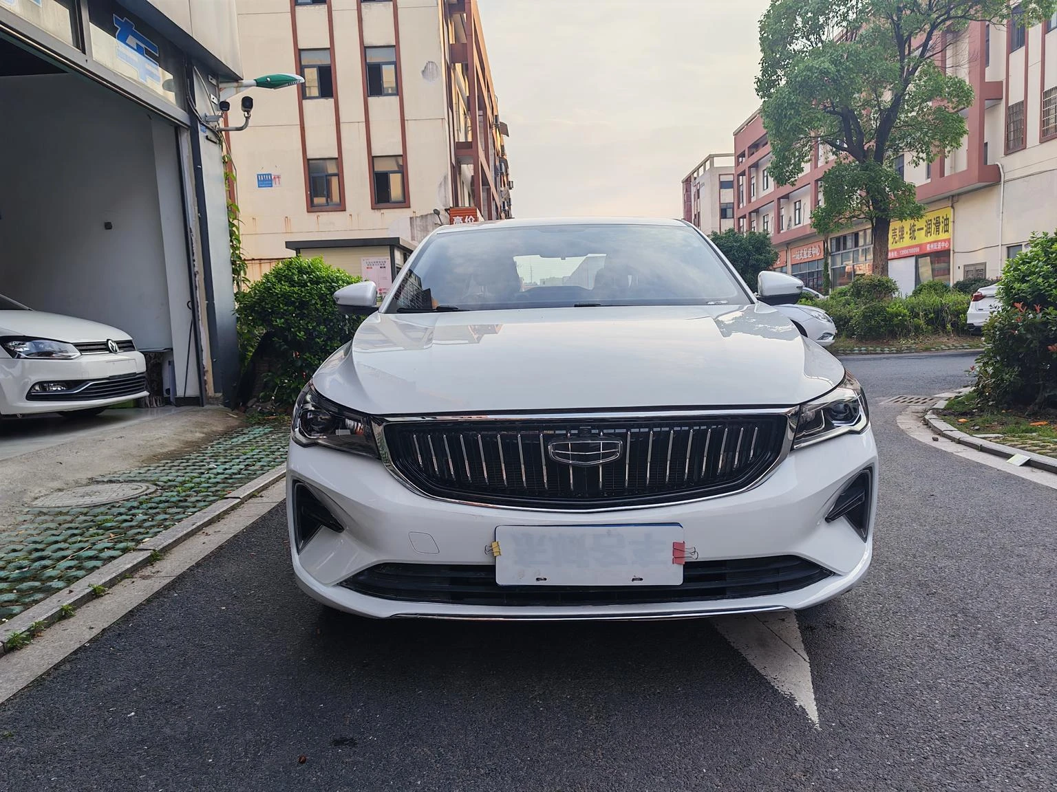 Geely Emgrand 4th Generation Champion Edition 1.5L CVT Premium - exterior