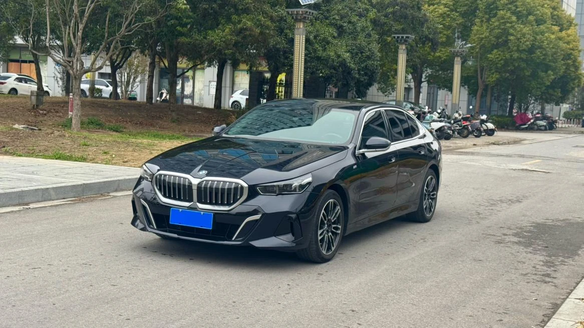 BMW 5 Series 525Li Luxury Package