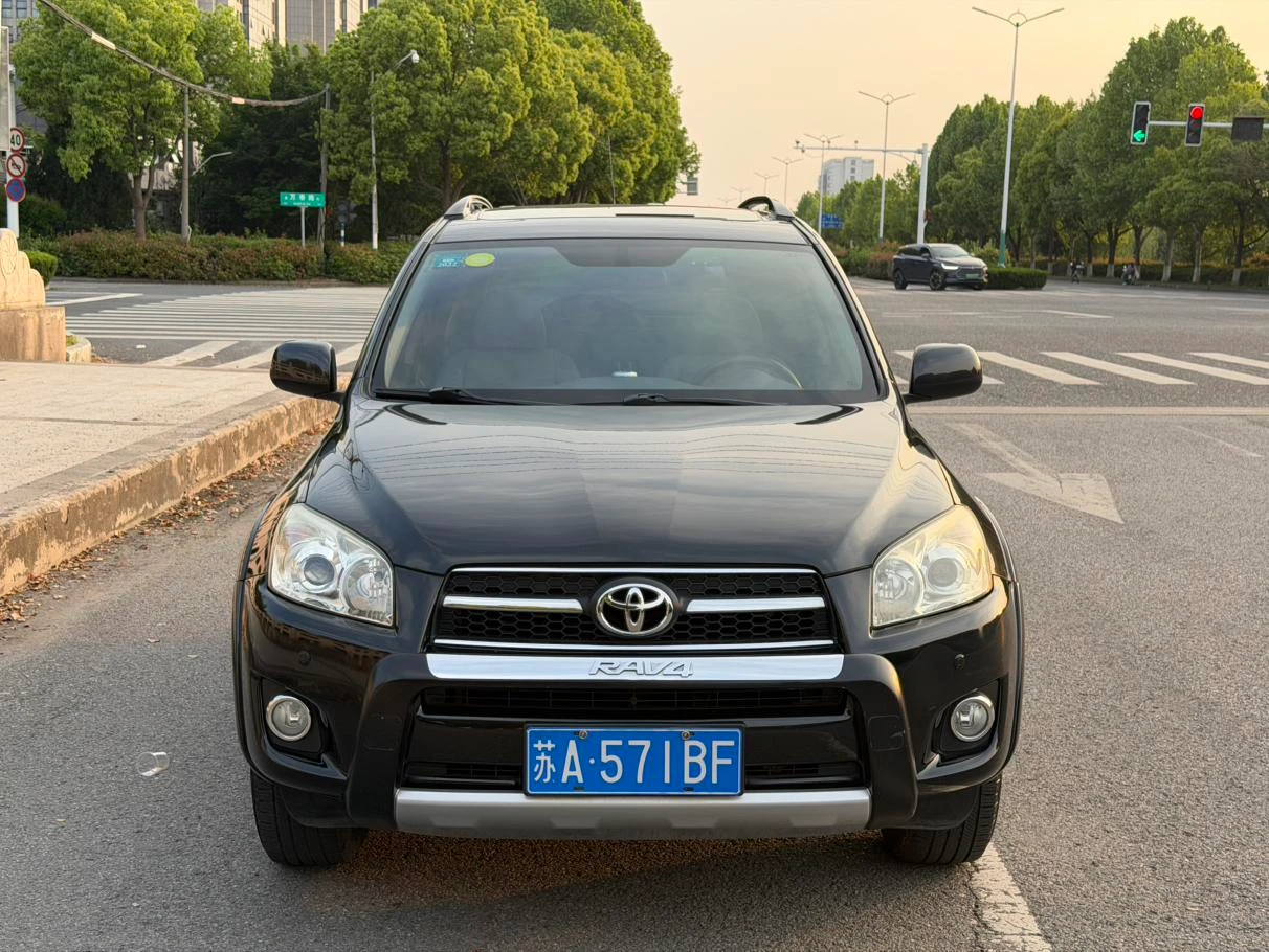 Toyota RAV4  - exterior