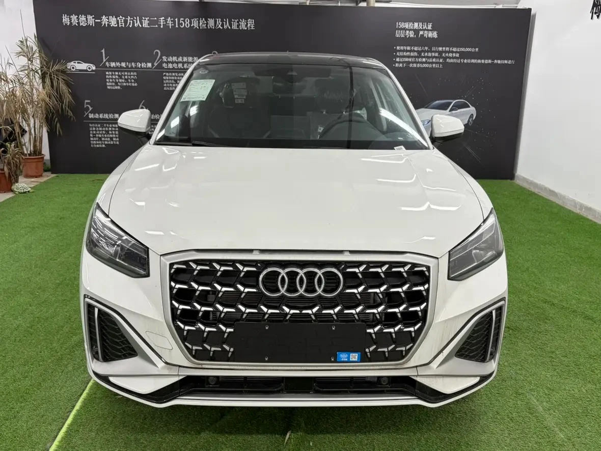 Audi Q2L 35TFSI Fashion Progressive Trim - exterior