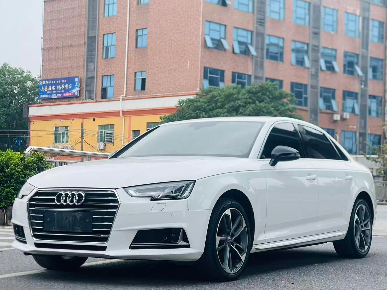 Audi A4L 40 TFSI 