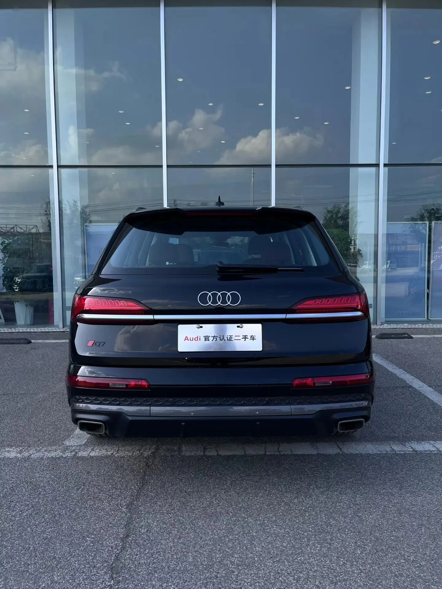 Audi Q7 55 TFSI Sport Trim - exterior