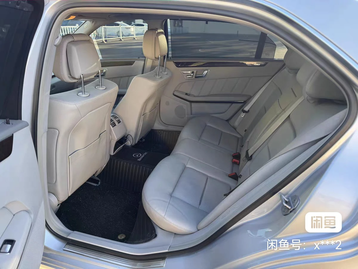 Mercedes-Benz E260L  - interior