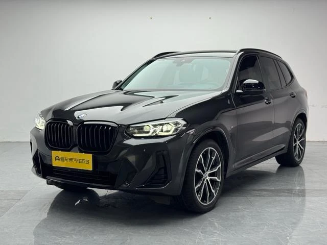 BMW X3 30i Leading