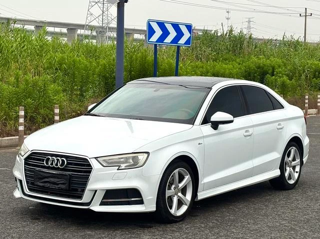 Audi A3 35 TFSI Progressive Trim