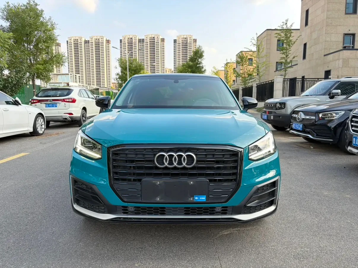 Audi Q2L 35TFSI Fashion Dynamic - exterior